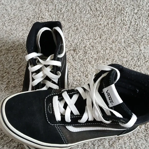 Men's Black High-Top Skate Sneakers with White Accents - Picture 3 of 3